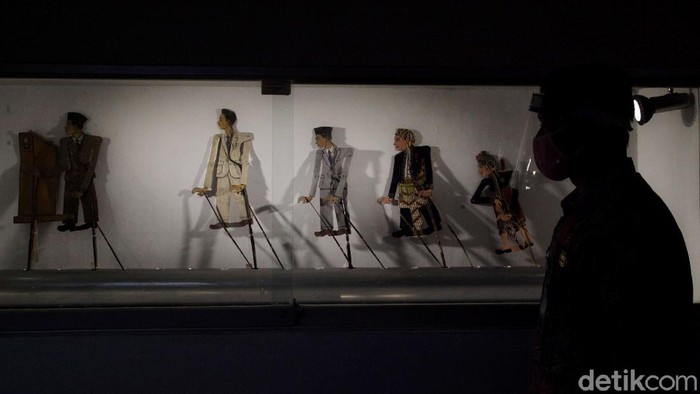 Museum Wayang telah kembali dibuka di masa PSBB transisi. Penerapan protokol kesehatan pun jadi hal wajib yang harus dilakukan saat kembali sambut pengunjung.