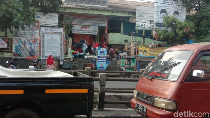 Pasar Leuwipanjang dan Sadang Serang Bandung kembali beroperasi