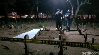 Polisi Dalami Kasus Penemuan Benda Misterius di Makam Kudus