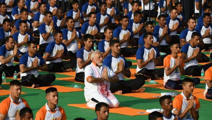 PM India Narendra Modi promosikan yoga untuk lawan Corona (AFP Photo) PM India Narendra Modi promosikan yoga untuk lawan Corona (AFP Photo)