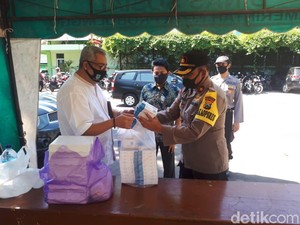 Vitamin dan Obat Herbal Dibagikan untuk PDP, ODP, dan Nakes RSUD Moch Saleh