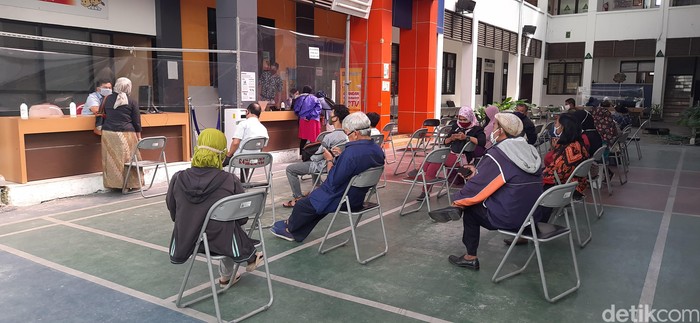Dinas Pendidikan (Dispendik) membuka pelayanan pengaduan terkait Pendaftaran Peserta Didik Baru (PPDB) Surabaya. Layanan tersebut sudah dibuka sejak Senin (15/6).