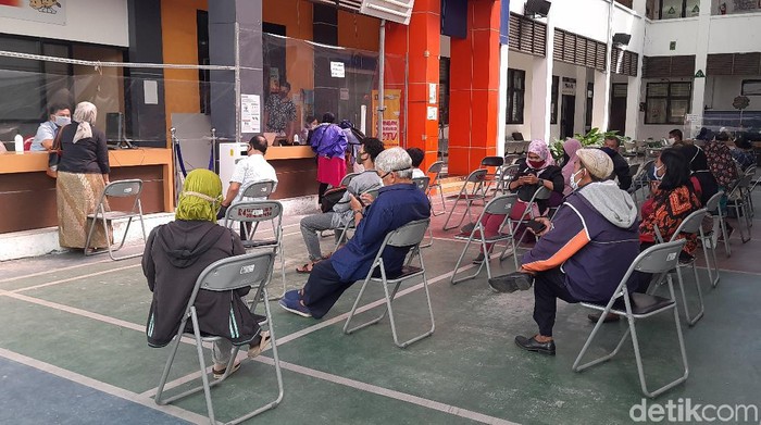 Dinas Pendidikan (Dispendik) membuka pelayanan pengaduan terkait Pendaftaran Peserta Didik Baru (PPDB) Surabaya. Layanan tersebut sudah dibuka sejak Senin (15/6).