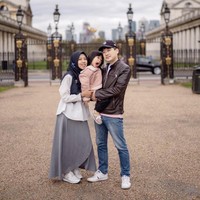 Prawindu Prima yang menjadi perwakilan Indonesia untuk mengikuti program KGSP malah menemukan cintanya di Negeri Gingseng tersebut. Awal kenal dengan suamiku, Alexander Kim di Seoul National University pada 2010. Kami sama-sama kuliah di sana dan sama-sama dapat beasiswa dari Korean Government Scholarship Program (KGSP), ungkap wanita yang akrab disapa Windu itu saat dihubungi oleh Wolipop,Jumat (19/6/2020). Foto: Instagram @prawinduprima.