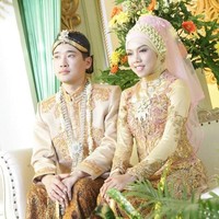 Setelah berhasil melewati berbagai ujian, Windu dan Alexander Kim menikah di Indonesia tepatnya di Cilacap, Jawa Tengah, 2 November 2013. Keduanya saat ini sudah dikaruniai seorang buah hati Steva Alexandrovna Kim yang lahir pada 17 Agustus 2014.  Foto: Instagram @prawinduprima.