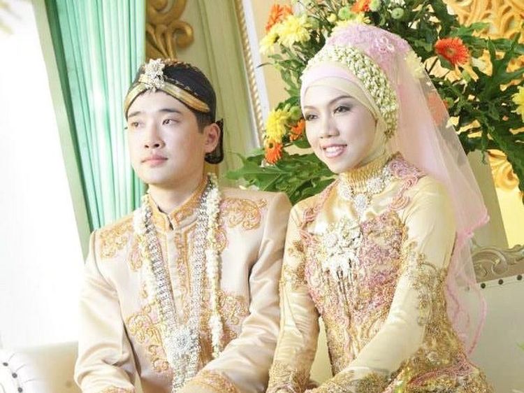 10 Foto Manis Pernikahan Hijabers Cilacap & Pria Korea, Kisahnya Bikin Baper