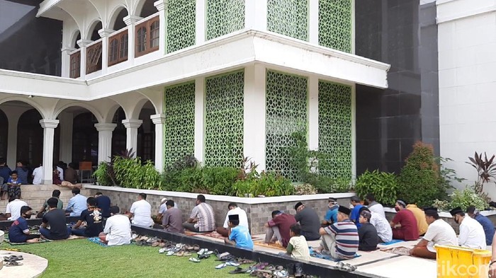 Salat Jumat di Masjid Agung Purwakarta