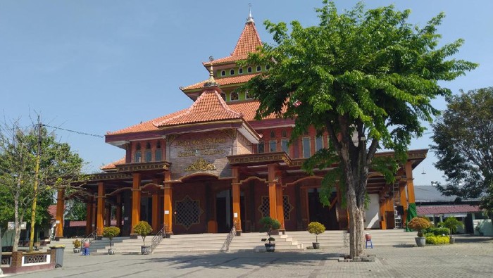 salat jumat di Masjid Darul Muttaqin