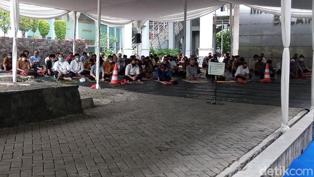 Salat Jumat di Masjid Fatahillah Balai Kota DKI (Kadek/detikcom)