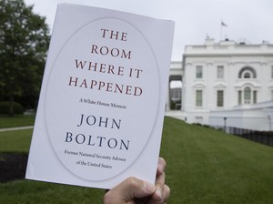 Rahasia Trump Berkelebat dari Buku Karya Eks Penasihat