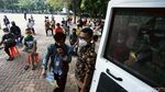 Salut! Pemohon SIM Keliling Ini Tertib Jaga Jarak
