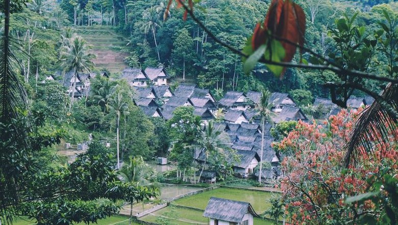 Kampung Naga is a traditional baduy Villages, Sudanese tribe near to Bandung, peoples in this village didnt accept the modernization.