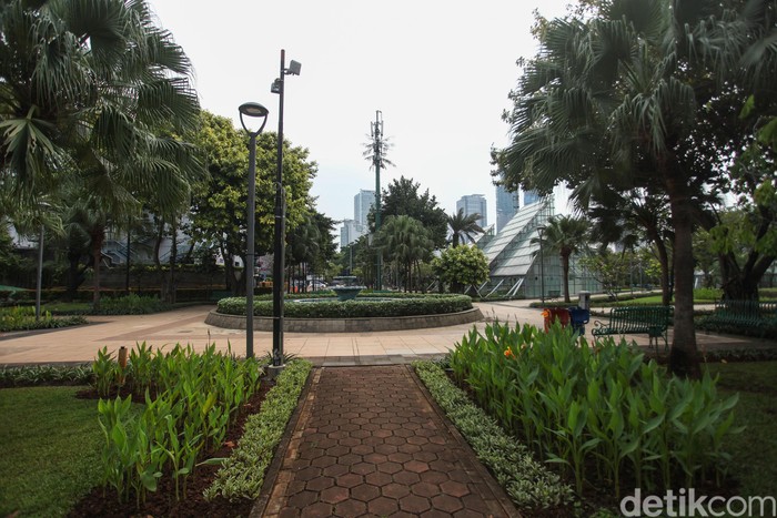 Pemerintah Kota Administrasi Jakarta Pusat menunda pembukaan RPTRA secara bertahap pada masa PSBB transisi. Salah satunya Taman Menteng.