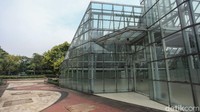 Di Jakarta Pusat hanya ada Taman Banteng yang baru dibuka, sementara Taman Menteng terlihat masih ditutup.