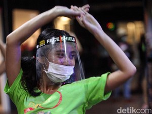 Masker Vs Face Shield, Lebih Efektif Mana untuk Cegah Corona?