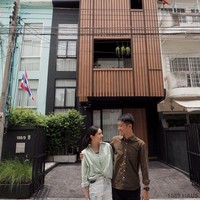 Pasangan asal Thailand ini menuai atensi karena berhasil mengubah rumah mereka secara drastis. Foto-foto before-after renovasi rumah tersebut yang mereka unggah di akun Facebook Peary is Happy berujung viral setelah mendapat 22 ribu likes dan dibagikan 41 ribu kali. (Foto: Facebook/Peary is Happy)