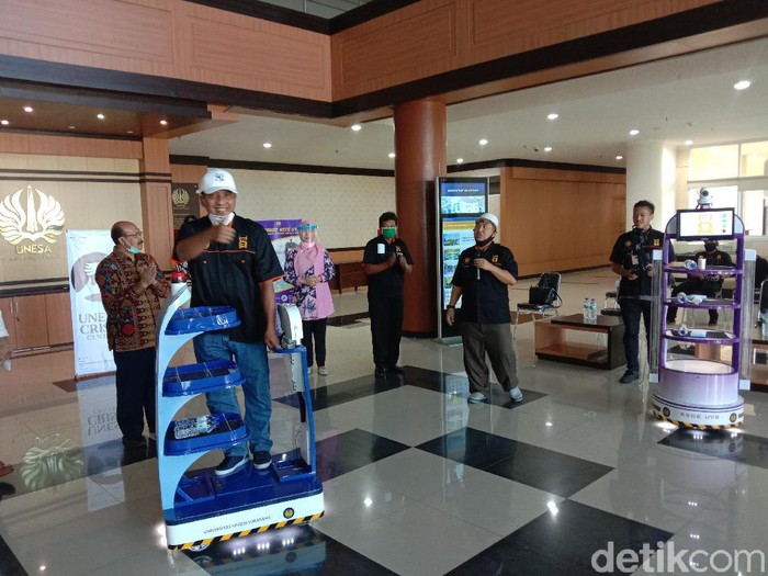Unesa Luncurkan Robot KECE, Minimalisir Kontak Nakes Dengan Pasien Corona