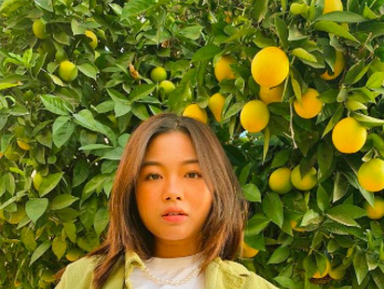 Vanntey Heng, Pacar Rich Brian Saat Pose Seru dengan Makanan