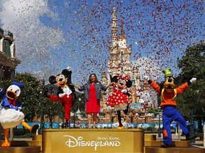 Satu Orang Positif COVID-19, Seisi Disneyland Shanghai Langsung Tutup
