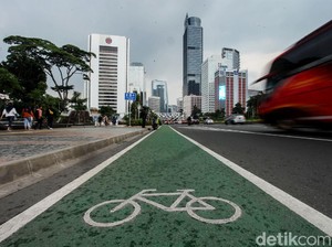 Anies Usul Jalur Sepeda di Tol Dalkot, Yakin Aman?