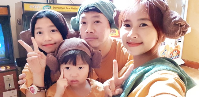 Berbagai cara pun ditempuh Yannie untuk meyakinkan kedua orangtuanya yang berasal dari Cirebon itu. Hingga akhirnya Ko Incheol mau mengalah mengikuti keyakinan Yannie dan memeluk Islam. Di satu sisi dia mengalah untuk ikut sang suami tinggal di Korea Selatan. Foto: dok. pribadi Yannie Kim