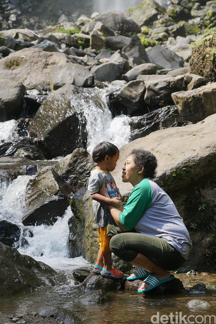 Air Terjun Grojogan Sewu Tawangmangu