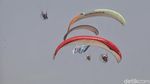 Atraksi Paramotor Kampanyekan Semangat Melawan COVID-19