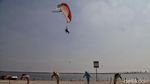 Atraksi Paramotor Kampanyekan Semangat Melawan COVID-19