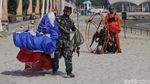 Atraksi Paramotor Kampanyekan Semangat Melawan COVID-19