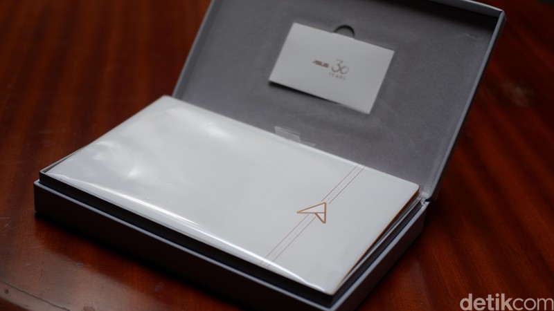 Asus ZenBook Edition 30 UX334FL