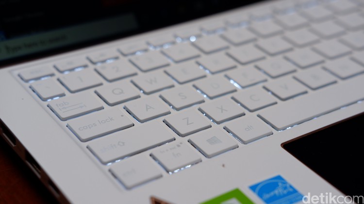 Asus ZenBook Edition 30 UX334FL Asus ZenBook Edition 30 UX334FL