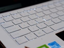 Asus ZenBook Edition 30, Notebook Mewah Bertahta Emas 18 Karat