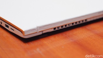 Bagian belakang Zenbook Edition 30 UX334F Foto: Adi Fida Rahman/detikINET