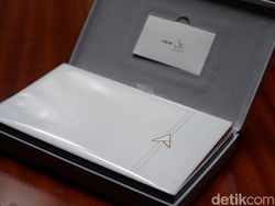Asus ZenBook Edition 30, Notebook Mewah Bertahta Emas 18 Karat