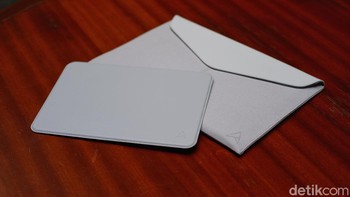 Asus turut memberikan tas laptop dan mouse pad khusus. Foto: Adi Fida Rahman/detikINET