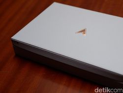 Asus ZenBook Edition 30, Notebook Mewah Bertahta Emas 18 Karat