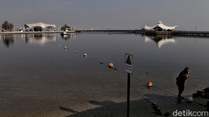 Ancol telah bersiap untuk menyambut wisatawan di era New Normal. Terdapat himbauan dan jam operasional yang perlu kamu tahu.