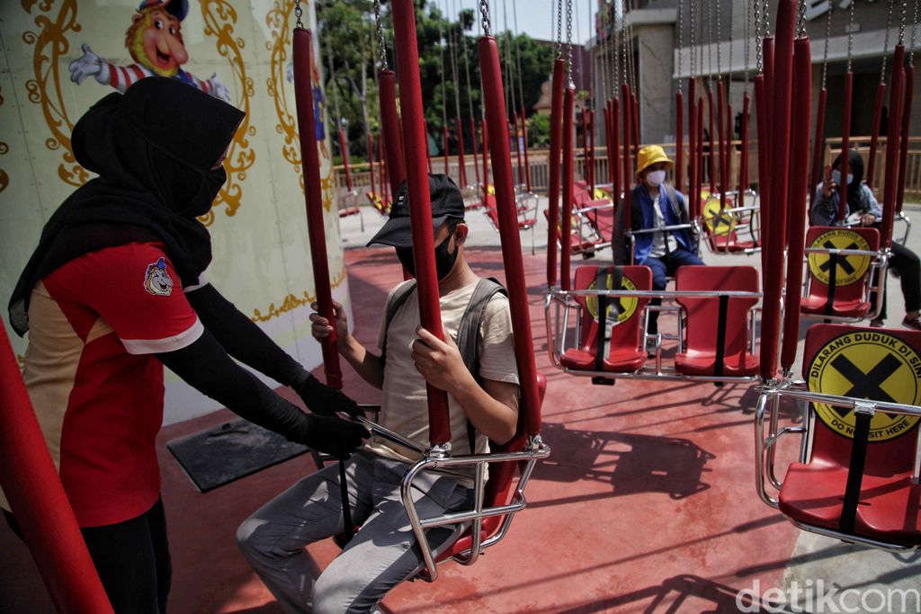 Taman Impian Jaya Ancol sudah kembali membuka lokasi wisatanya. Nah, salah satu primadonya yakni Dufan. Yuk, seru-seruan bareng dengan protokol kesehatan.