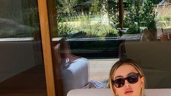 Ia kerap memajang foto sedang berwisata atau bersenang-senang dengan teman-temannya. Foto: Instagram