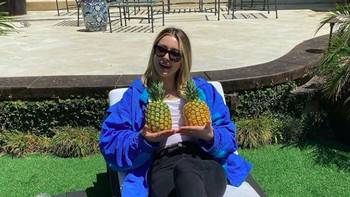 Eve kini tinggal bersama sang ibu, Laurenne, yang adalah salah satu wanita terkaya di dunia berkat warisan dari Jobs. Foto: Instagram