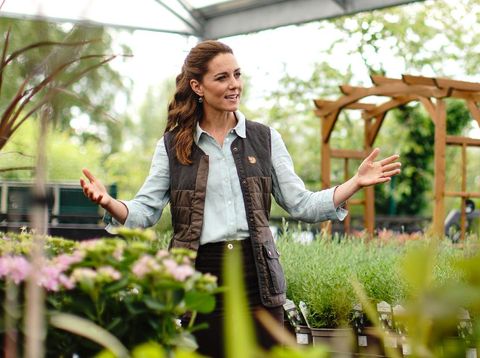 FAKENHAM, ENGLAND - JUNE 18: Catherine, Duchess of Cambridge talks to Martin and Jennie Turner, owners of the Fakenham Garden Centre in Norfolk, during her first public engagement since lockdown, on June 18, 2020 in Fakenham, United Kingdom. The garden centre is near her Anmer Hall home and, as a keen gardener, the Duchess wanted to hear how the Covid-19 pandemic had affected the family-run independent business, which first opened in 1984. (Photo by Aaron Chown - WPA Pool/Getty Images)