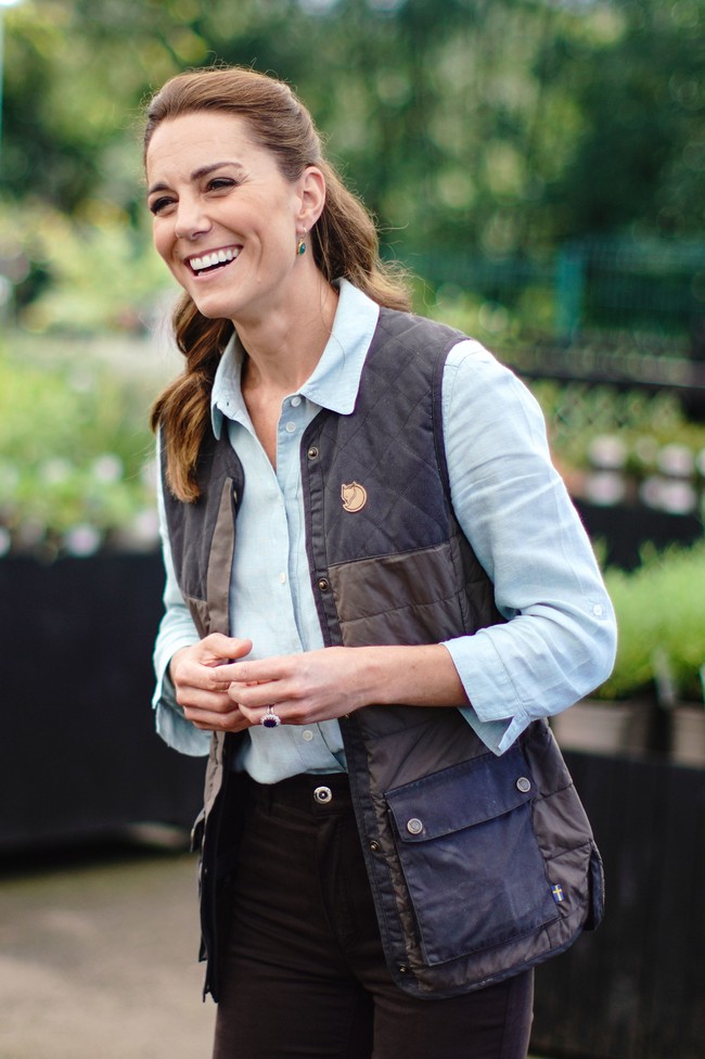 Inilah penampilan perdana Kate Middleton setelah karantina di rumahnya di Norfolk, Inggris, karena pandemi COVID-19. Istri Pangeran William itu keluar rumah untuk urusan tugasnya sebagai Duchess of Cambridge. (Foto: Getty Images/WPA Pool)