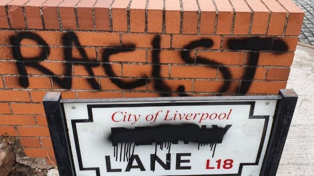 Jalan Penny Lane dicoreti rasis