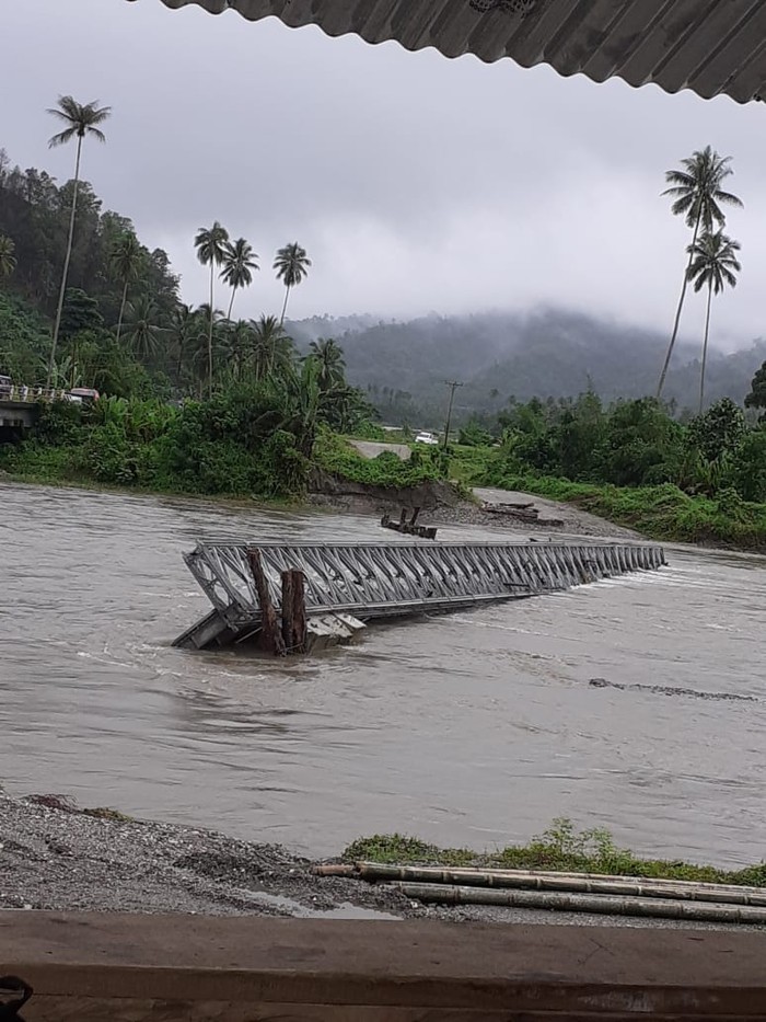 Jembatan ambruk di Seram Bagian Barat, Maluku