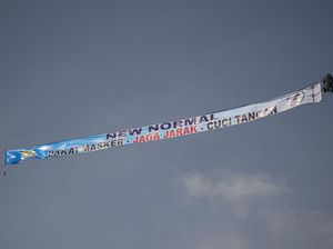 Spanduk Raksasa New Normal Mejeng di Langit Jakarta