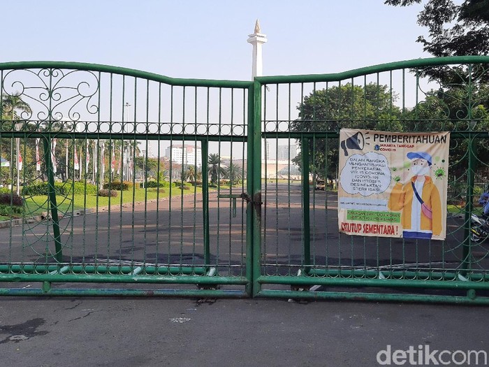 Kawasan Monas, jakarta Pusat, masih ditutup bagi pengunjung hari ini.