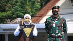 Khofifah Lepas Peserta Baksos New Normal di Malang