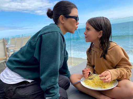 Kim Kardashian beri junk food untuk Mason