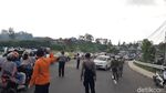 Nah Loh! Ratusan Wisatawan Puncak Jalani Rapid Test Massal
