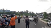 Beberapa wisatawan mengaku kaget dengan kegiatan tes rapid massal ini karena tidak ada pemberitahuan.